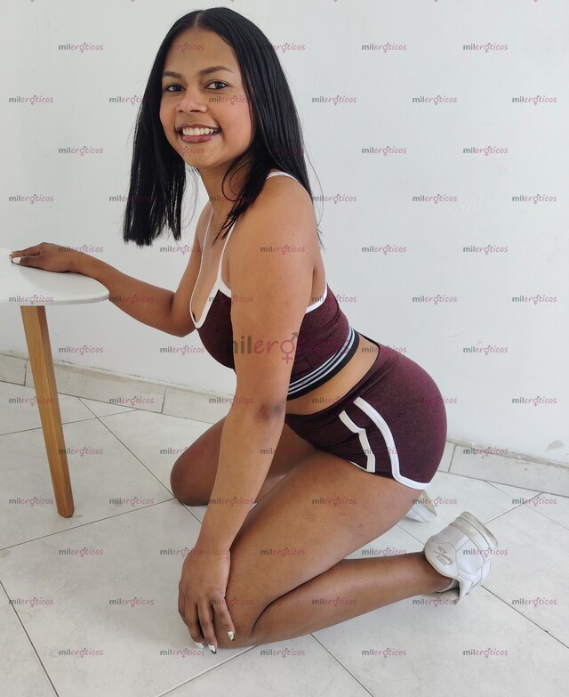 FOTOS DE HERMOSA MUJER MORENA. CON GANAS DE UN BUEN SEXO EN TODAS LAS POSES ANTONELLA