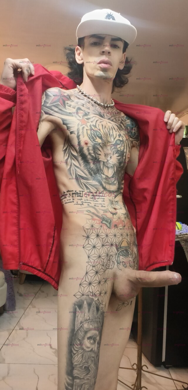 FOTOS DE FLACO BLANCO TATUADO ACTIVO SERIO MORBOSO