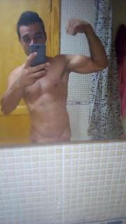 Chico deportistas y culto muy sexy ofre sus servicios varios a mujeres - Foto 1