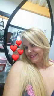 MADURITA JUGUETONA EN LA CAMA VEN Y JUGUEMOS UN RATO - FOTO 1