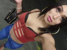 CHICA CON SUCULENTO CARAMELO INTERACTIVA - FOTO 4