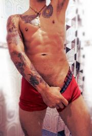 Masajista con experiencia Joven delgado tatuado - Foto 2