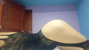 SAL DE LA RUTINA, EN BRAZOS DE UNA JOVEN CHICA - FOTO 9