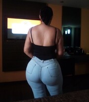 EXCITANTE MADURA DE MEDIDAS PERFECTAS Y CULO GRANDOTE PARA SACIAR TUS GANAS - FOTO 1