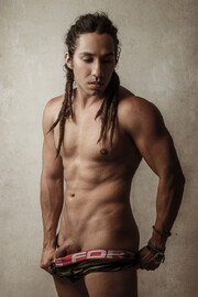 UN STRIPPER AMABLE QUE TE ATENDERA COMO TE MERECES (SOLO MUJERES) - FOTO 4