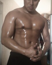 SOY UN JOVEN DE CUERPO ATLÉTICO, MUY CALIENTE DECIDIDO A REALIZAR TODAS TUS FANT - FOTO 4