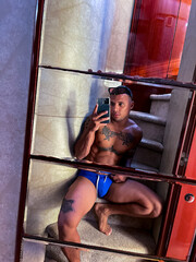 MACHO VERGÓN TOP INTERNACIONAL. POCOS DÍAS EN LA CIUDAD - FOTO 2