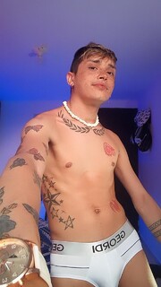 FLACO TATUADO DISPONIBLE EN LA LOCALIDAD DE PROVENZA CONTACTAME. - FOTO 9