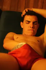 VICTOR MORENO NOVINHO BRONZEADO ATENDO EM MOTEL FAÇO BOQUETE NO CARRO TAMBÉM - FOTO 2