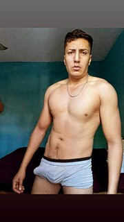 GÜEY MEGA CACHONDO LISTO PARA CUMPLIR TUS FANTASÍAS - FOTO 2