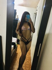 CHICA TRANS VEN Y DISFRUTA UN RATO RICO ARDIENTE Y MUY COMPLACIENTE - FOTO 9