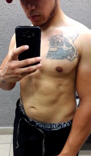 MASAJISTA CUERPO ATLETICO JOVEN BIEN PARESIDO - FOTO 3