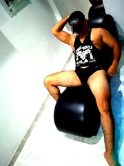 CHICO SOLVENTE Y JUGUETÓN VEN Y TE ASEGURO QUE ME VOLVERÉ TU VICIO - FOTO 4