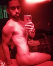 DEREK HASSAN MASAJISTA ERÓTICO Y ESCORT DISPONIBLE SOLO PARA TI - FOTO 1