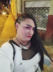 TRIGUEÑA PIERNUDA CULONA DISPUESTA COMPLACERTE EN LA CAMA - FOTO 4