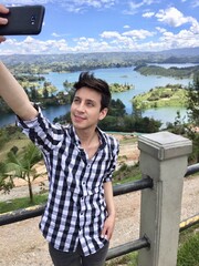 POLLO COMPLACIENTE CONOCER PERSONAS INTERESANTES - FOTO 5