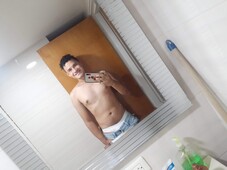 DE PASO POR MEDELLIN JOVEN MUY ARRECHO Y FETICHISTA - FOTO 7