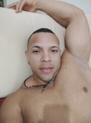 MORENO CON BUENA DOTACIÓN RELAJACIÓN TOTAL - FOTO 7