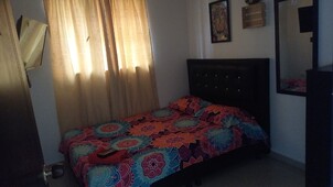 LUGAR DISCRETO Y COMODO MUY CENTRAL CON PARQUEADERO - FOTO 3