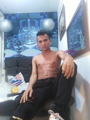 ME LLAMO CARLOS VINE A MAMAR TODOS LOS HUEVOS Y QUE ME FOLLEN DURO - FOTO 1