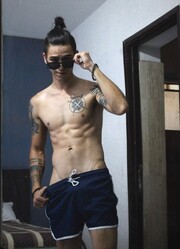 JOVEN FIT CON DISPONIBILIDAD DE TIEMPO PARA COMPLACER - FOTO 2