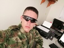 JOVEN UNIVERSITARIO RECIÉN LLEGADO A BOGOTÁ PARA COMPLACER SUS FANTASIAS - FOTO 7