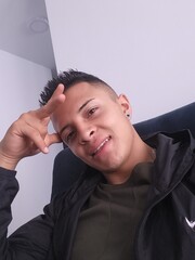 SOY UN CHICO DE 20 AÑOS ESTOY AQUÍ PARA PASARLA RICO Y PROBAR COSAS NUEVAS TE AN - FOTO 10
