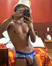 EXTRANGERO CARISMATICO LISTO PARA PASAR UN BUEN RATO - FOTO 2