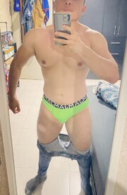 CHAVO COMPLACIENTE PARA DARTE UN RICO MASAJE Y ALGO MAS, SÓLO VARONES - FOTO 1