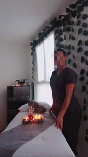 ESTUDIANTE FISIOTERAPEUTA DE LAS MANOS A LOS PIES - FOTO 8