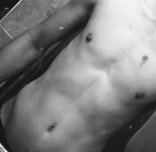 JOVEN EXPERIMENTANDO EL ROL PASIVO Y DE MENTE ABIERTA - FOTO 10