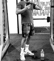 UNIVERSITARIO BUSCANDO MUJERES MADURAS O JÓVENES PARA UNA AVENTURA CALIENTE - FOTO 1