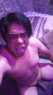 CHICO PERVERTIDO QUE LE GUSTA COGER CON PAREJA BISEXUAL Y MUJERES MAYORES - FOTO 8