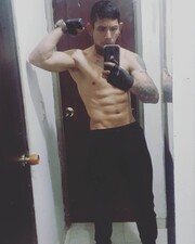 CHICO TATUADO Y FITNESS CON MUCHO CARISMA - FOTO 1