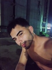 HOLA SOY JAVIER CHICO LECHERO CON GANAS DE ROMPER CULO PRUÉBAME - FOTO 4