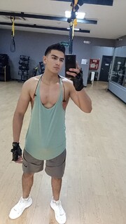 SERIO DOTADO LECHERO DOMINANTE RELAJANDO NADA CON AFANES - FOTO 8