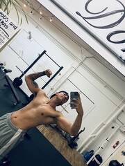 HEY, SOY RODRI, SOY UN MACHO MUY CALIENTE, CON MUCHA LECHE ESPECIAL PARA TI, - FOTO 1