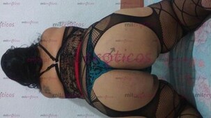 TETONA COMO PAEA AHOGARTE EN ELLAS CULONA PIERNUDA - FOTO 1