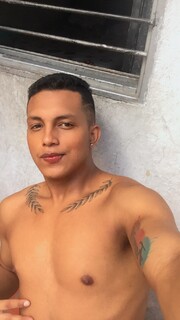 JOVEN MORENO ALTO, ESTOY ACÁ PARA QUITARLE ESAS GANAS - FOTO 2