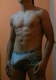 MORENO CACHONDO BUSCA CHICA PARA DESLECHARSE!! - FOTO 2