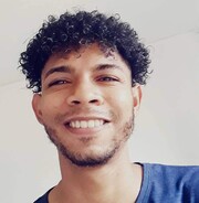 HOLA MI NOMBRE ES ADRIÁN, UN CHICO MORENO ALTO CON UN BUEN PAQUETE SOLO MUJERES - FOTO 1