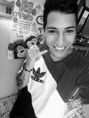 HOMBRE JOVEN, LATINO MORENO. COMPLACIENTE, SERVICIAL, MASAJES,FETICHES - FOTO 1