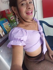 CHIQUITA TRAGONA Y CON MUCHAS GANAS DE SEXO - FOTO 1