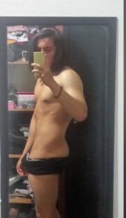 JOVEN ALTO FORNIDO TÍMIDO MUY CALIENTE CON GANAS DE DARTE VERGA Y ME DESLECHES - FOTO 3
