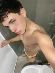 POLLO CALIENTE DISPUESTO A COMPLACERTE. CULO GRANDE Y VERGA - FOTO 1