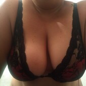 MADURA TETONA Y CACHONDA DISPUESTA A COMPLACERTE - FOTO 1