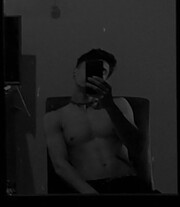 CHICO CON TEST JÓVEN Y CUERPO ATLÉTICO, AGUANTADOR - FOTO 7