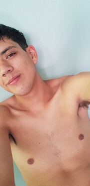 JOVEN 23 AÑOS DOTADO,MORENO CLARO,OJOS A MIELADOS,18 CM DICK MAESTRO EN S - FOTO 1