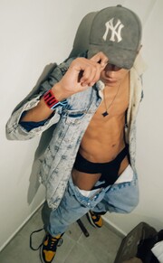 POLLO COSTEÑO ACTIVO DOTADO DE 24 CM DE VERGA GRUESA - FOTO 9