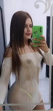 SEXI TRANS FEMENINA CON BUENA ERECCIÓN BESO NEGRO - FOTO 9